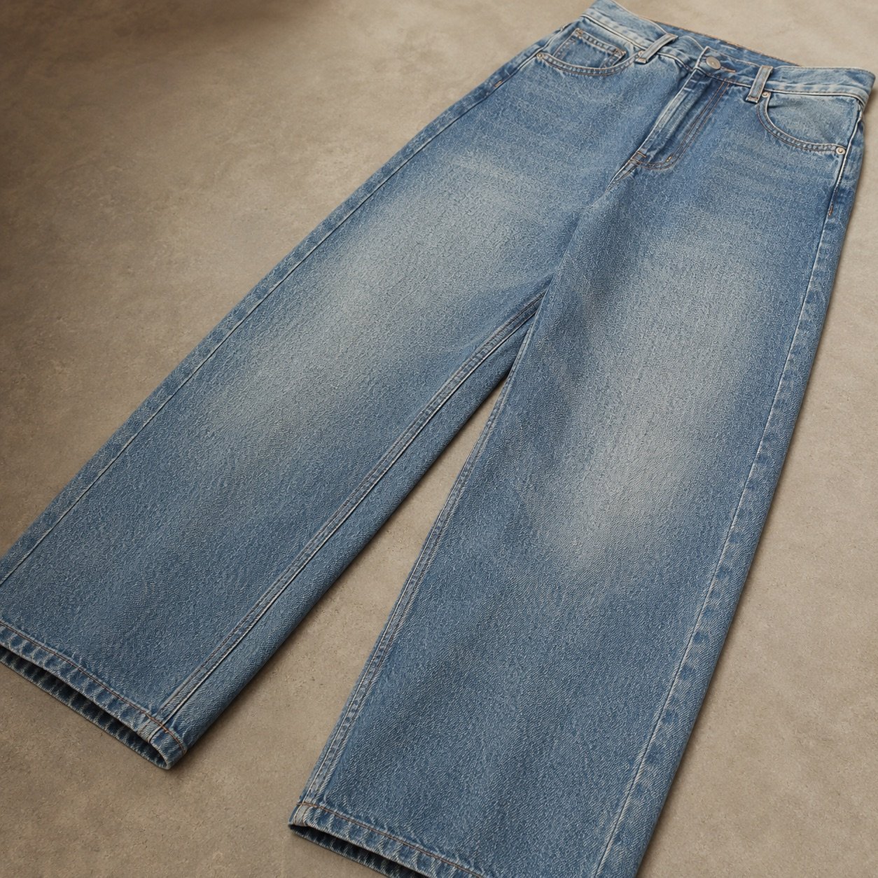 YOON SYM: Kingly Wide Leg Jean, Jeans, detail of the surface and seams.